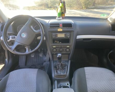 Черный Шкода Октавия, объемом двигателя 1.6 л и пробегом 325 тыс. км за 4500 $, фото 1 на Automoto.ua