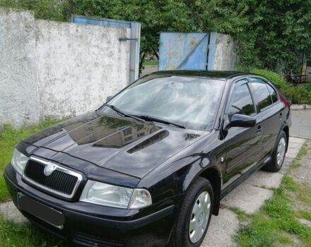 Черный Шкода Октавия, объемом двигателя 1.6 л и пробегом 230 тыс. км за 5500 $, фото 2 на Automoto.ua