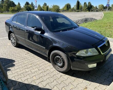 Черный Шкода Октавия, объемом двигателя 1.6 л и пробегом 331 тыс. км за 4700 $, фото 1 на Automoto.ua