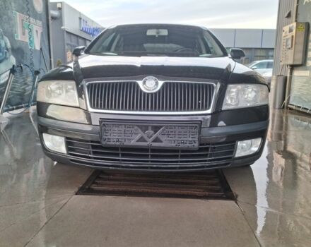 Черный Шкода Октавия, объемом двигателя 1.6 л и пробегом 220 тыс. км за 4300 $, фото 1 на Automoto.ua