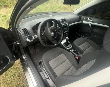 Черный Шкода Октавия, объемом двигателя 1.8 л и пробегом 180 тыс. км за 5500 $, фото 12 на Automoto.ua