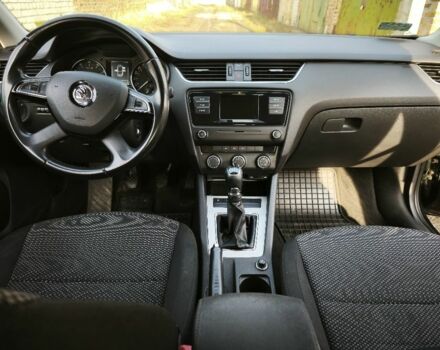 Черный Шкода Октавия, объемом двигателя 1.2 л и пробегом 252 тыс. км за 11000 $, фото 6 на Automoto.ua