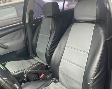 Черный Шкода Октавия, объемом двигателя 1.6 л и пробегом 204 тыс. км за 5000 $, фото 7 на Automoto.ua