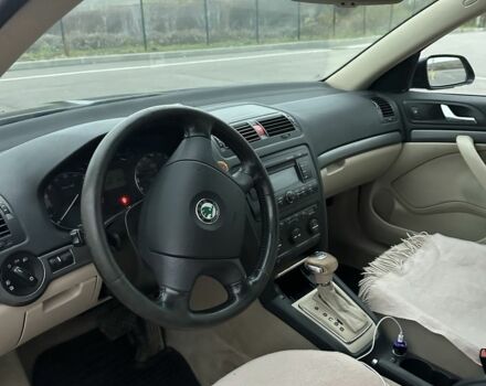 Чорний Шкода Октавія, об'ємом двигуна 2 л та пробігом 314 тис. км за 3423 $, фото 7 на Automoto.ua