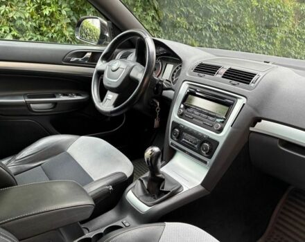 Черный Шкода Октавия, объемом двигателя 2 л и пробегом 219 тыс. км за 2300 $, фото 6 на Automoto.ua