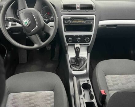 Чорний Шкода Октавія, об'ємом двигуна 1.6 л та пробігом 204 тис. км за 8700 $, фото 4 на Automoto.ua