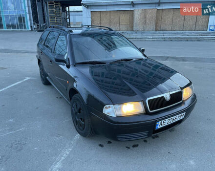 Черный Шкода Октавия, объемом двигателя 1.9 л и пробегом 423 тыс. км за 4200 $, фото 2 на Automoto.ua