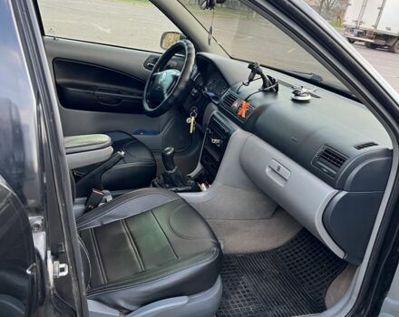 Черный Шкода Октавия, объемом двигателя 1.6 л и пробегом 302 тыс. км за 3900 $, фото 2 на Automoto.ua