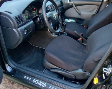 Черный Шкода Октавия, объемом двигателя 1.6 л и пробегом 313 тыс. км за 3850 $, фото 6 на Automoto.ua