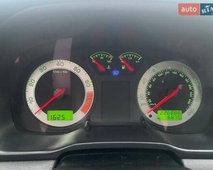 Черный Шкода Октавия, объемом двигателя 1.6 л и пробегом 227 тыс. км за 4200 $, фото 4 на Automoto.ua