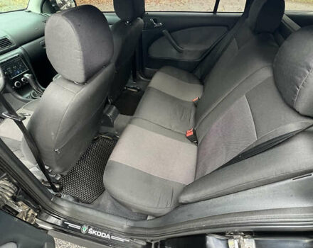 Черный Шкода Октавия, объемом двигателя 1.6 л и пробегом 375 тыс. км за 4600 $, фото 9 на Automoto.ua
