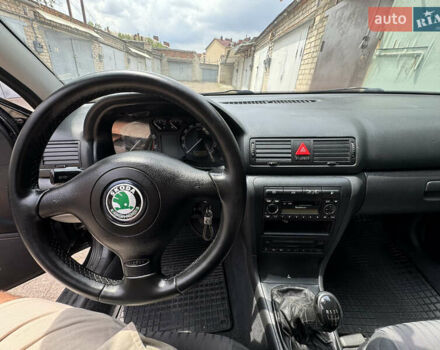 Черный Шкода Октавия, объемом двигателя 1.6 л и пробегом 202 тыс. км за 4200 $, фото 5 на Automoto.ua