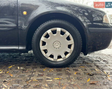 Черный Шкода Октавия, объемом двигателя 1.6 л и пробегом 215 тыс. км за 4800 $, фото 13 на Automoto.ua