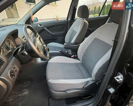 Черный Шкода Октавия, объемом двигателя 1.6 л и пробегом 168 тыс. км за 4950 $, фото 7 на Automoto.ua