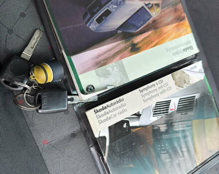 Черный Шкода Октавия, объемом двигателя 1.6 л и пробегом 215 тыс. км за 4800 $, фото 23 на Automoto.ua