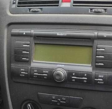 Черный Шкода Октавия, объемом двигателя 1.6 л и пробегом 235 тыс. км за 5400 $, фото 4 на Automoto.ua