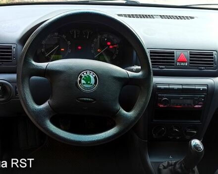 Черный Шкода Октавия, объемом двигателя 1.6 л и пробегом 180 тыс. км за 5500 $, фото 3 на Automoto.ua