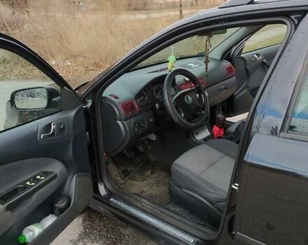 Черный Шкода Октавия, объемом двигателя 1.6 л и пробегом 255 тыс. км за 5500 $, фото 2 на Automoto.ua