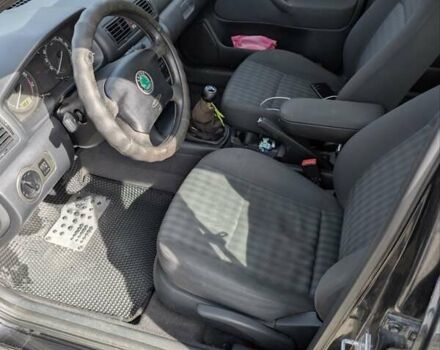 Черный Шкода Октавия, объемом двигателя 1.6 л и пробегом 257 тыс. км за 4100 $, фото 1 на Automoto.ua