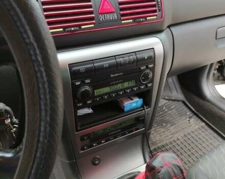 Черный Шкода Октавия, объемом двигателя 1.6 л и пробегом 255 тыс. км за 5500 $, фото 3 на Automoto.ua