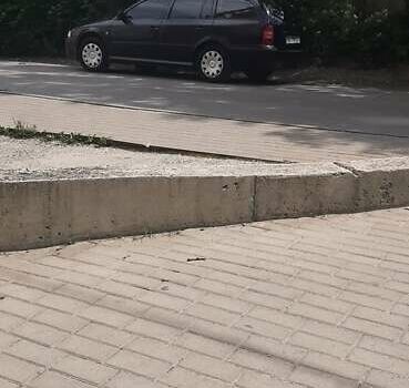 Черный Шкода Октавия, объемом двигателя 1.6 л и пробегом 420 тыс. км за 4900 $, фото 4 на Automoto.ua