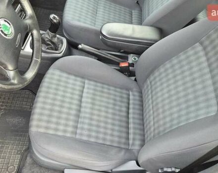 Черный Шкода Октавия, объемом двигателя 1.6 л и пробегом 217 тыс. км за 5700 $, фото 18 на Automoto.ua