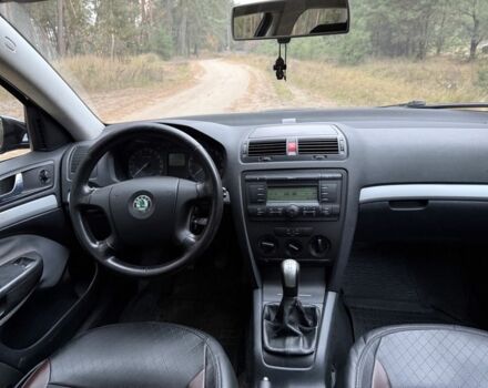 Черный Шкода Октавия, объемом двигателя 1.6 л и пробегом 220 тыс. км за 5450 $, фото 12 на Automoto.ua