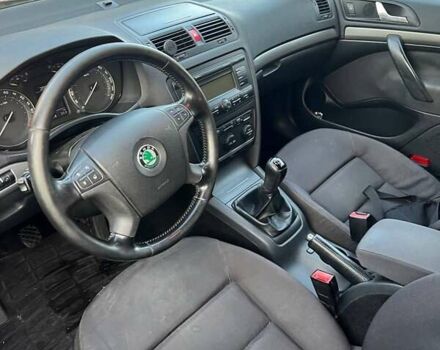 Черный Шкода Октавия, объемом двигателя 1.98 л и пробегом 289 тыс. км за 5300 $, фото 5 на Automoto.ua