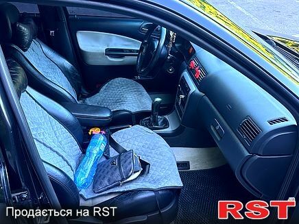 Черный Шкода Октавия, объемом двигателя 1.8 л и пробегом 322 тыс. км за 7500 $, фото 5 на Automoto.ua