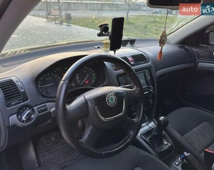 Черный Шкода Октавия, объемом двигателя 2 л и пробегом 270 тыс. км за 5800 $, фото 2 на Automoto.ua