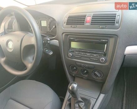 Черный Шкода Октавия, объемом двигателя 1.6 л и пробегом 240 тыс. км за 5650 $, фото 15 на Automoto.ua