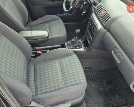 Черный Шкода Октавия, объемом двигателя 1.6 л и пробегом 217 тыс. км за 5800 $, фото 27 на Automoto.ua