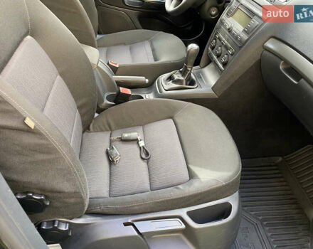 Черный Шкода Октавия, объемом двигателя 1.6 л и пробегом 210 тыс. км за 6500 $, фото 4 на Automoto.ua