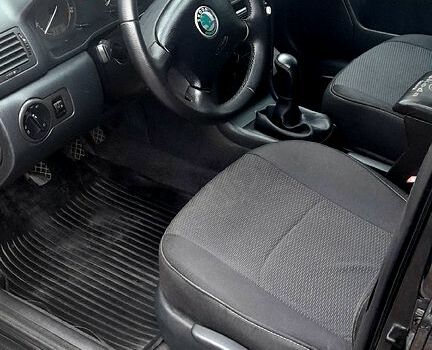 Черный Шкода Октавия, объемом двигателя 1.6 л и пробегом 229 тыс. км за 6300 $, фото 5 на Automoto.ua