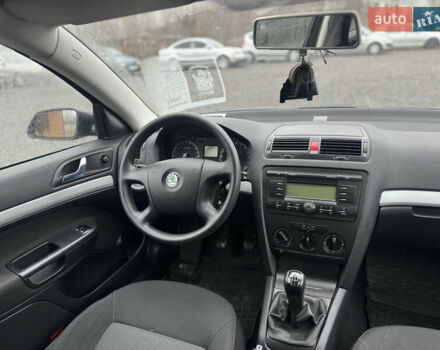 Черный Шкода Октавия, объемом двигателя 1.6 л и пробегом 251 тыс. км за 5800 $, фото 30 на Automoto.ua