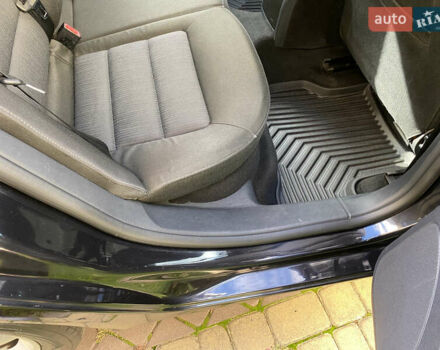 Черный Шкода Октавия, объемом двигателя 1.6 л и пробегом 210 тыс. км за 6500 $, фото 2 на Automoto.ua