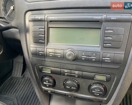 Черный Шкода Октавия, объемом двигателя 1.6 л и пробегом 210 тыс. км за 6500 $, фото 6 на Automoto.ua