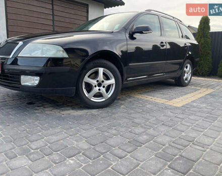 Черный Шкода Октавия, объемом двигателя 1.6 л и пробегом 275 тыс. км за 4900 $, фото 3 на Automoto.ua