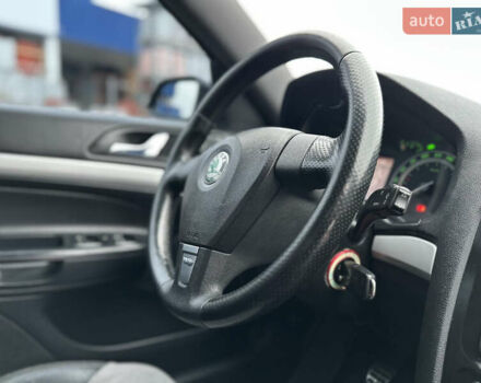 Чорний Шкода Октавія, об'ємом двигуна 2 л та пробігом 279 тис. км за 5999 $, фото 37 на Automoto.ua