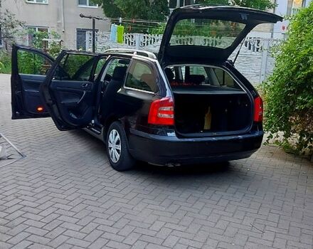 Черный Шкода Октавия, объемом двигателя 2 л и пробегом 314 тыс. км за 6300 $, фото 3 на Automoto.ua