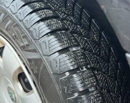 Черный Шкода Октавия, объемом двигателя 1.8 л и пробегом 343 тыс. км за 5550 $, фото 3 на Automoto.ua