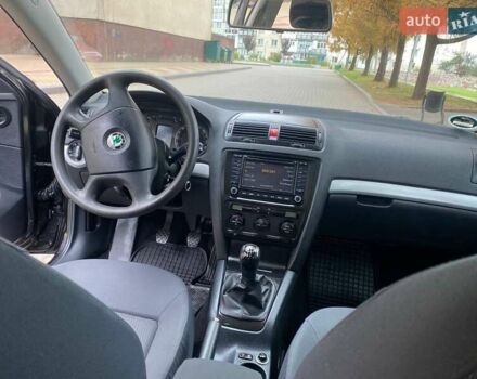 Черный Шкода Октавия, объемом двигателя 1.6 л и пробегом 202 тыс. км за 6100 $, фото 22 на Automoto.ua