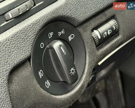 Черный Шкода Октавия, объемом двигателя 2 л и пробегом 196 тыс. км за 7850 $, фото 48 на Automoto.ua