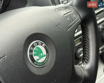 Черный Шкода Октавия, объемом двигателя 2 л и пробегом 196 тыс. км за 7850 $, фото 50 на Automoto.ua