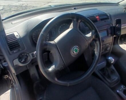 Черный Шкода Октавия, объемом двигателя 1.6 л и пробегом 210 тыс. км за 5500 $, фото 3 на Automoto.ua