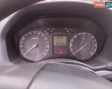 Черный Шкода Октавия, объемом двигателя 1.6 л и пробегом 303 тыс. км за 3900 $, фото 19 на Automoto.ua