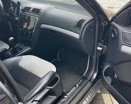 Черный Шкода Октавия, объемом двигателя 2 л и пробегом 289 тыс. км за 7950 $, фото 12 на Automoto.ua