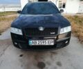 Черный Шкода Октавия, объемом двигателя 2 л и пробегом 300 тыс. км за 5600 $, фото 1 на Automoto.ua