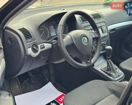 Черный Шкода Октавия, объемом двигателя 1.8 л и пробегом 252 тыс. км за 5990 $, фото 9 на Automoto.ua