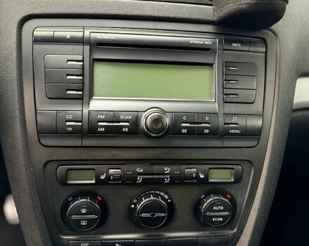 Черный Шкода Октавия, объемом двигателя 2 л и пробегом 235 тыс. км за 5999 $, фото 6 на Automoto.ua